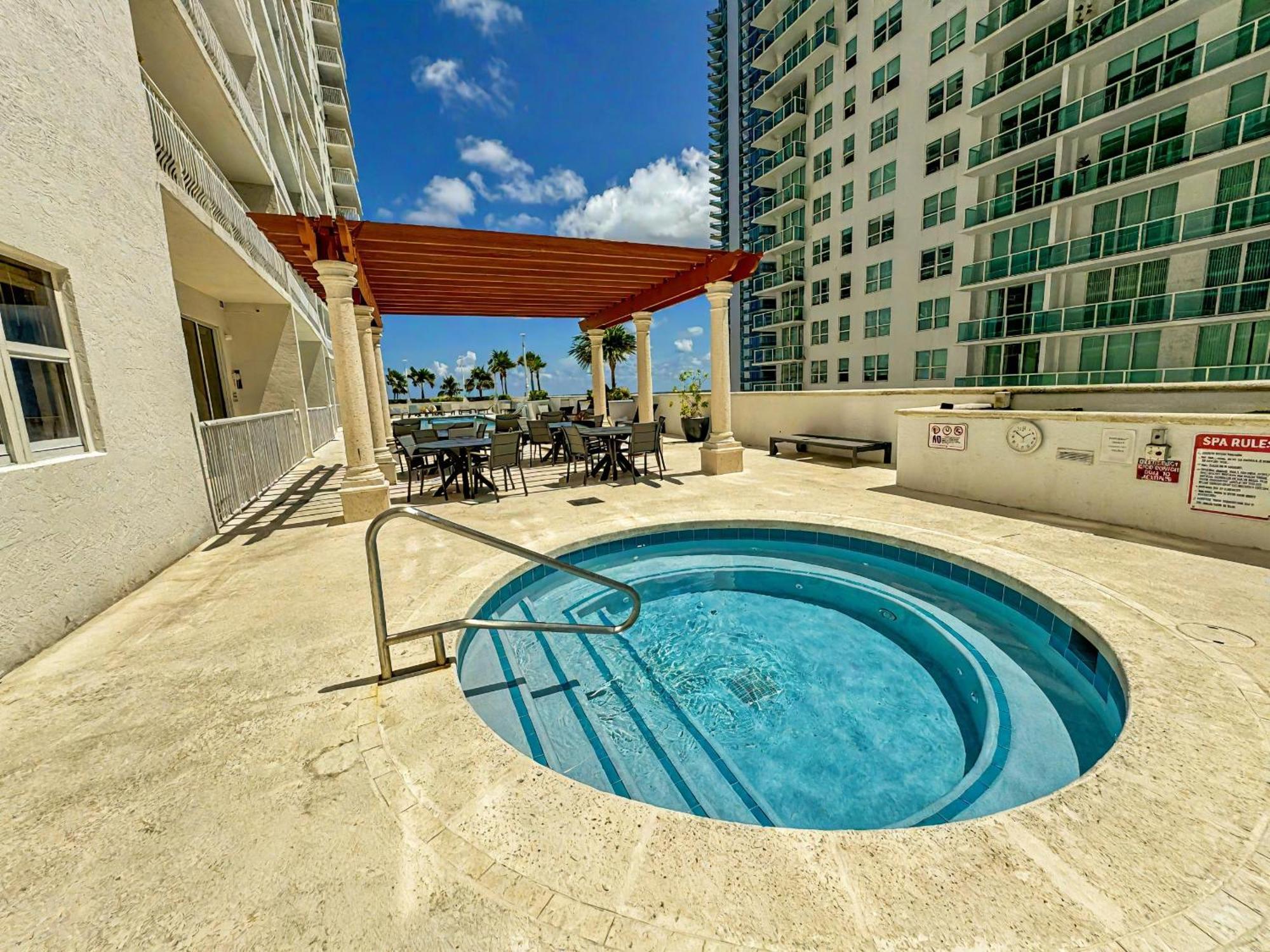 Elegant Centric Vibrant Pool Jacuzzi Free Parking Apartment Miami Ngoại thất bức ảnh